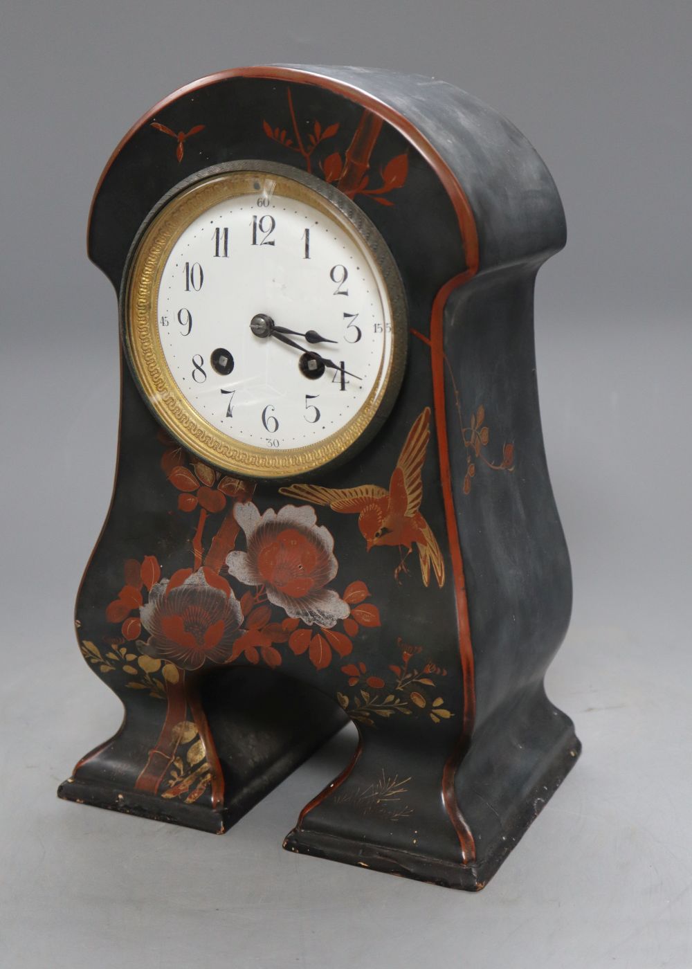 A chinoiserie lacquered clock, height 29cm